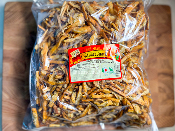 Нитка ЖАРЕНАЯ "Чеснок с зеленью" Oktobersnack 1 кг (сырный продукт) в Красноармейске