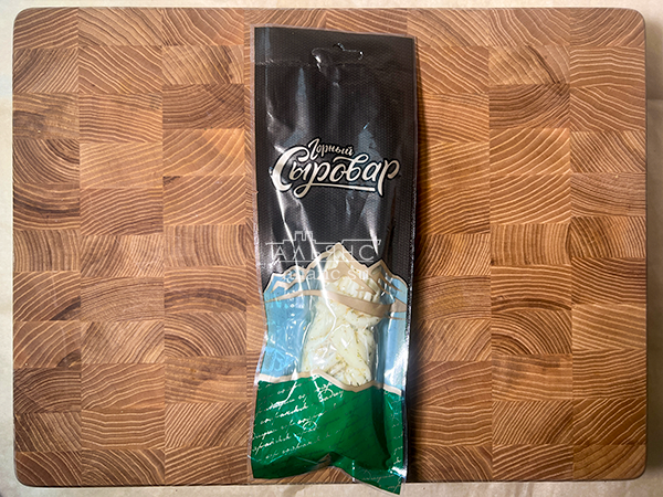 Сыр 100 гр ГОРНЫЙ СЫРОВАР (Косичка с укропом и чесноком) в Красноармейске