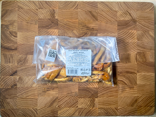 Сыр 150 гр ГОРНЫЙ СЫРОВАР (Ассорти копчёный с укропом и чесноком) в Красноармейске