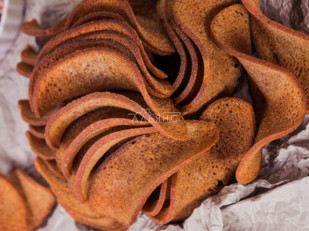 Камбала с икрой холодного копчения: Ресторанные гренки с креветкой