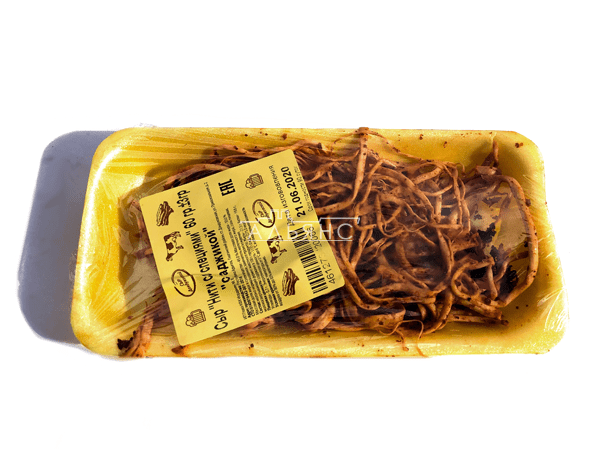 Сыр чечил некопченый "с аджикой" в лотке в Красноармейске